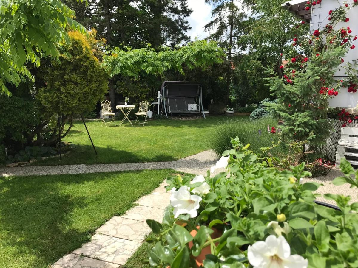 Relaxační studio VERA s UBYTOVÁNÍM Valtice Exterior foto